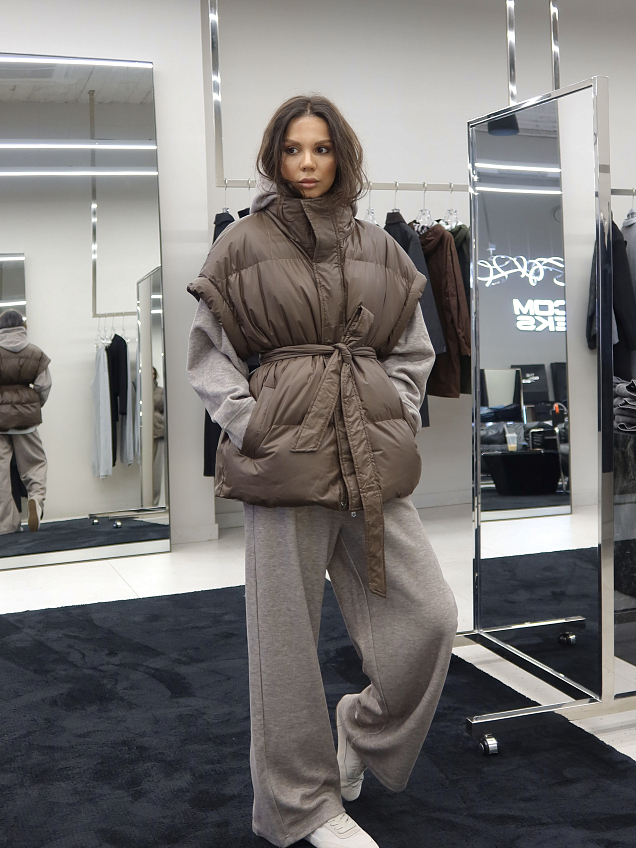 жилет oversize шоколадный из плащевки